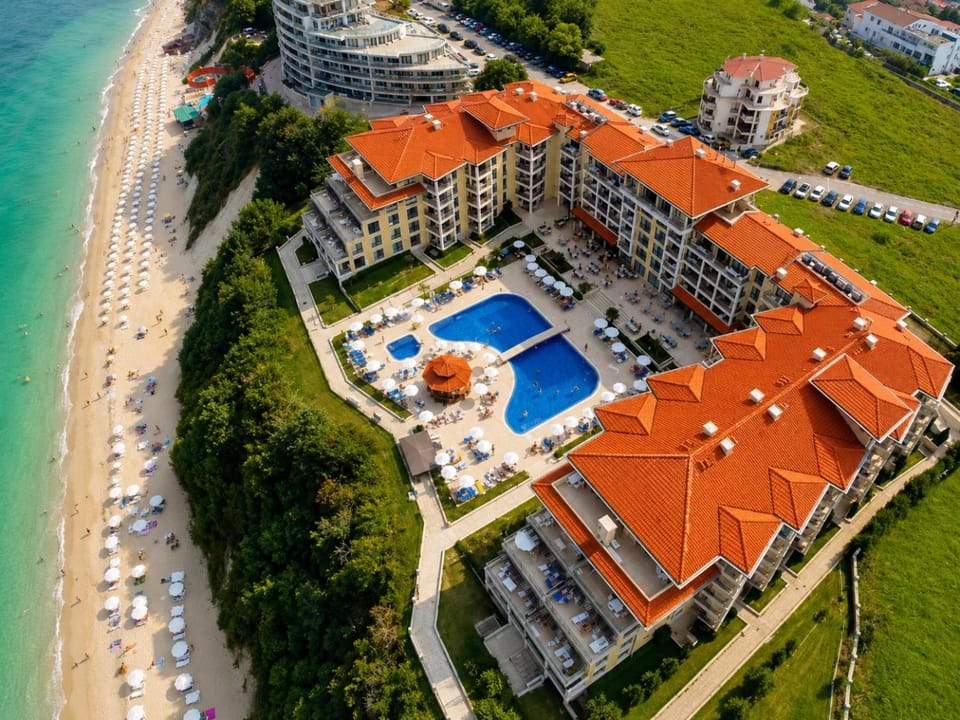 Property building, Day, Natural landscape, Bird's eye view, Beach, Sea view, Swimming pool