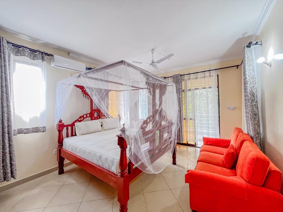 Bed, Living room, Photo of the whole room, Seating area, Bedroom