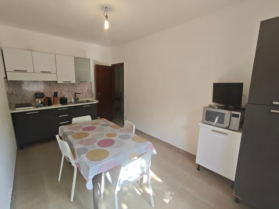 TV and multimedia, microwave, stove