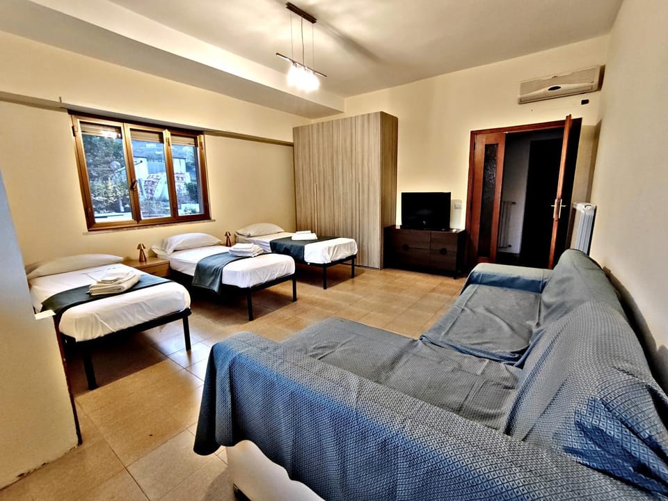 Bed, TV and multimedia, locker, air conditioner