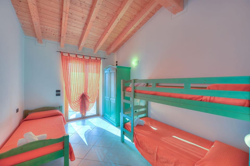 Bed, Bedroom, bunk bed
