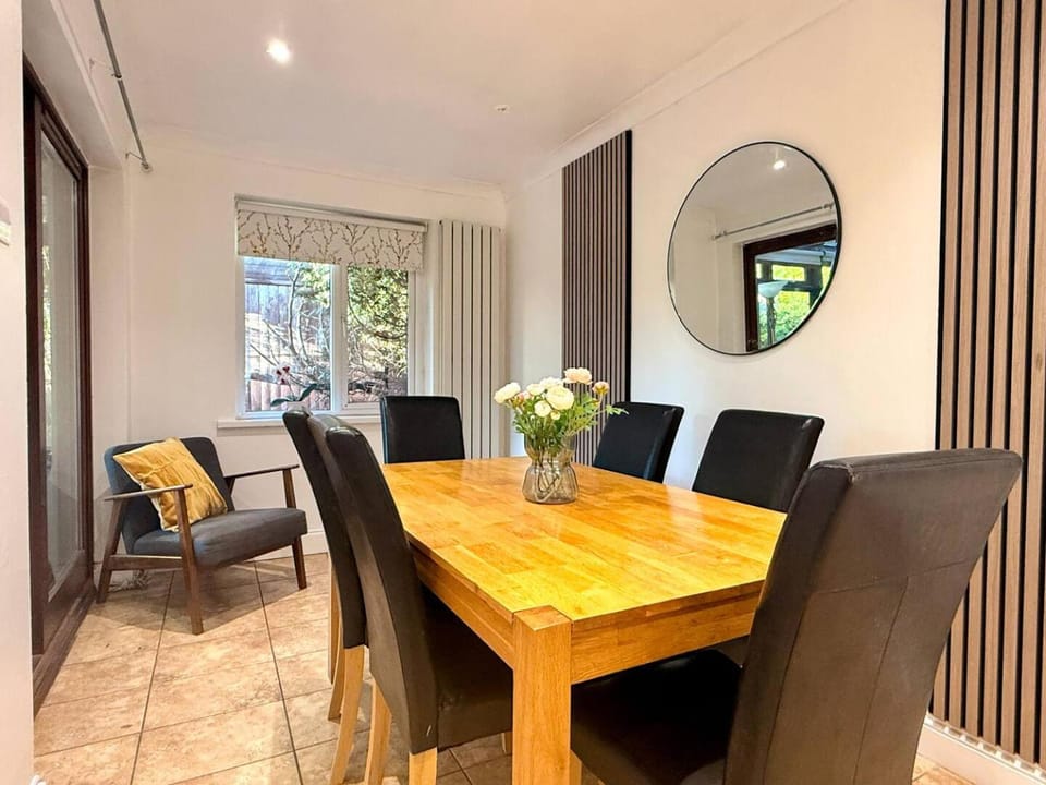 Contractor monthly stay 4BD sleeps 7 x3 parking House in Aylesbury Vale