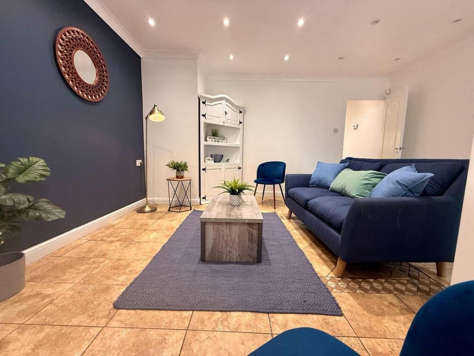 Contractor monthly stay 4BD sleeps 7 x3 parking House in Aylesbury Vale