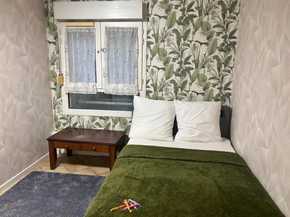 Garden studio with 3 beds and a sofa bed near Paris Apartment in Île-de-France