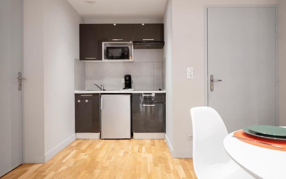 APPARTEMENT LUXUEUX CLIMATISEUR PARKING PRIVÉ WIFI METRO AEROPORT Centre Ville CAMPANS CAFFARELLI Apartment in Toulouse