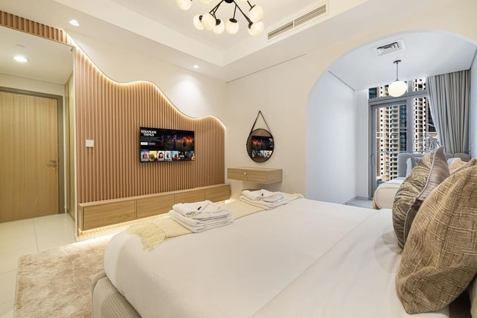 Downtown Dubai's Highest Infinity Pool, Paramount Hotel Midtown Apartment hotel in Dubai