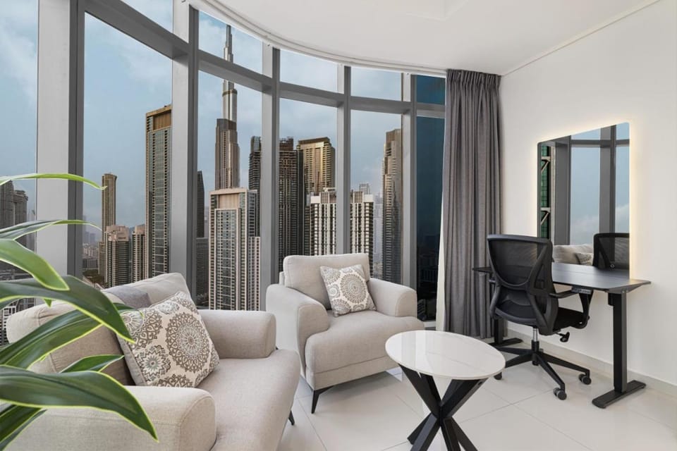 Downtown Dubai's Highest Infinity Pool, Paramount Hotel Midtown Apartment hotel in Dubai