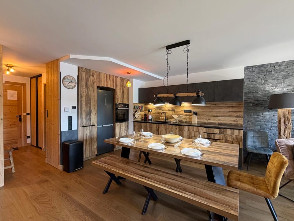 Dining area, kitchen