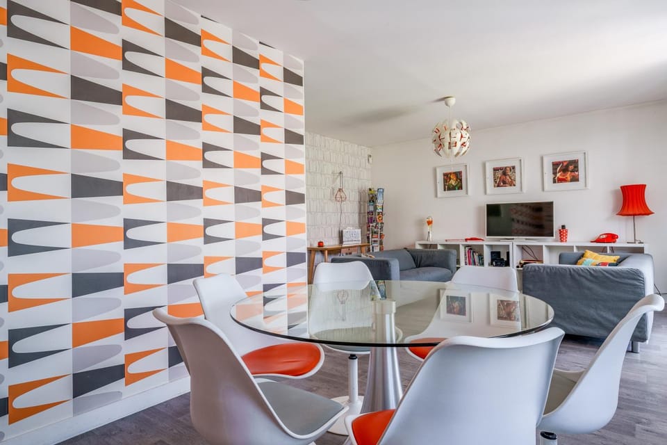 Communal lounge/ TV room, TV and multimedia, Living room, Seating area, Dining area