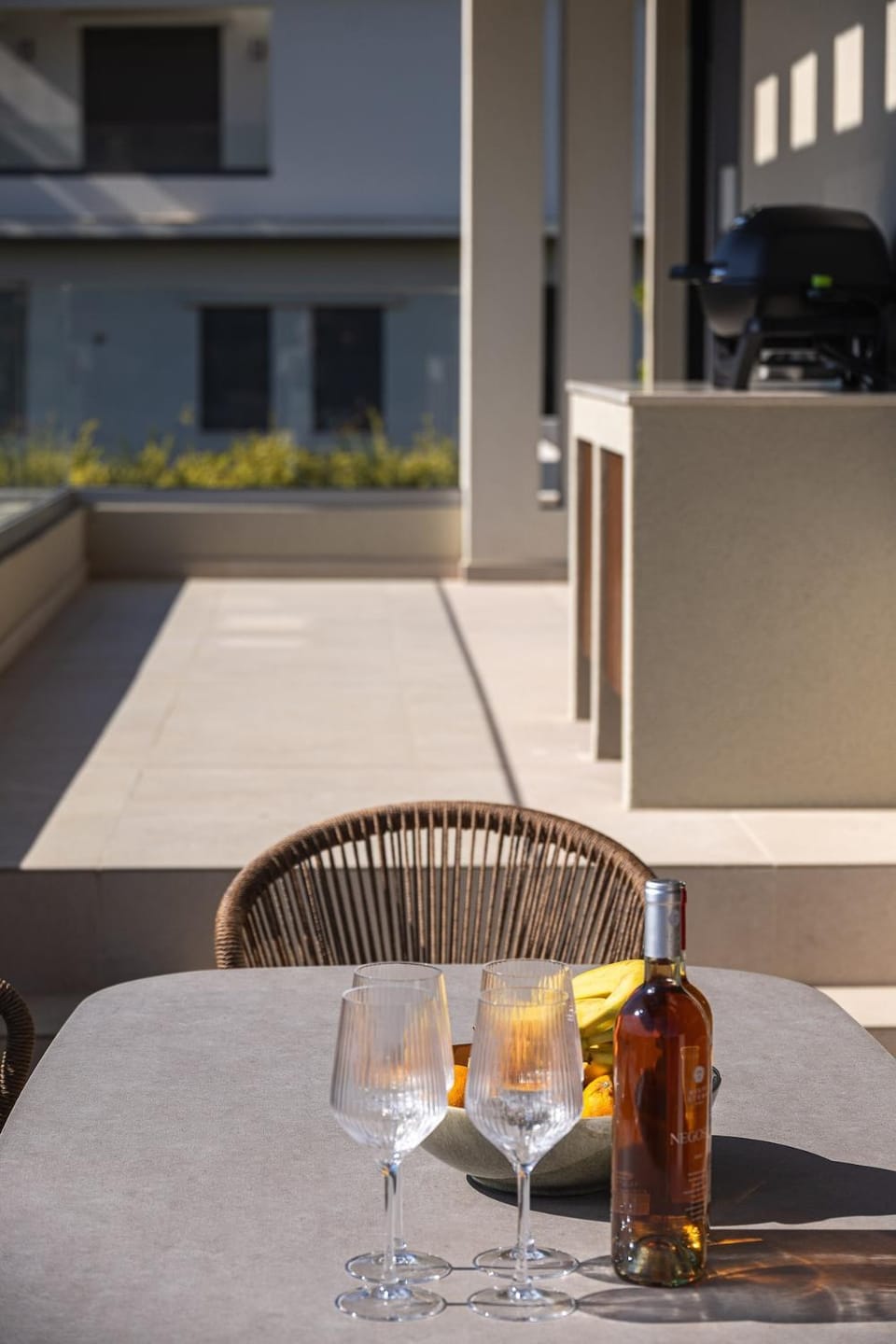 Day, View (from property/room), Balcony/Terrace, Food and drinks, Dining area, Drinks, Alcoholic drinks