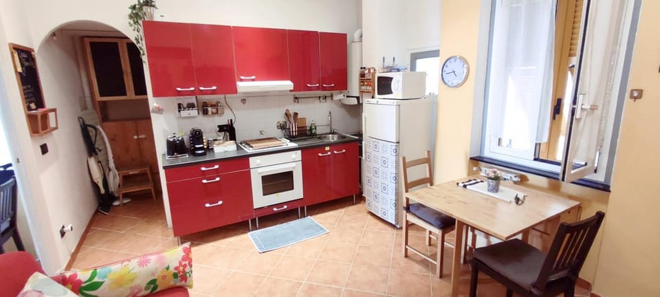 Kitchen or kitchenette, Dining area, oven, stove, toaster