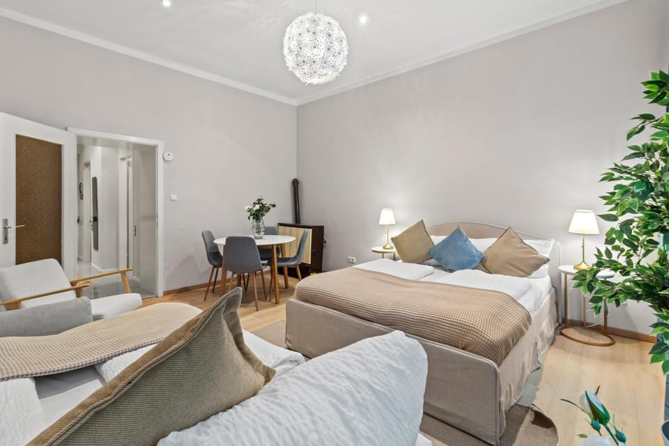 Charming Retreat - Close to AKH and Metro U6 Apartment in Vienna