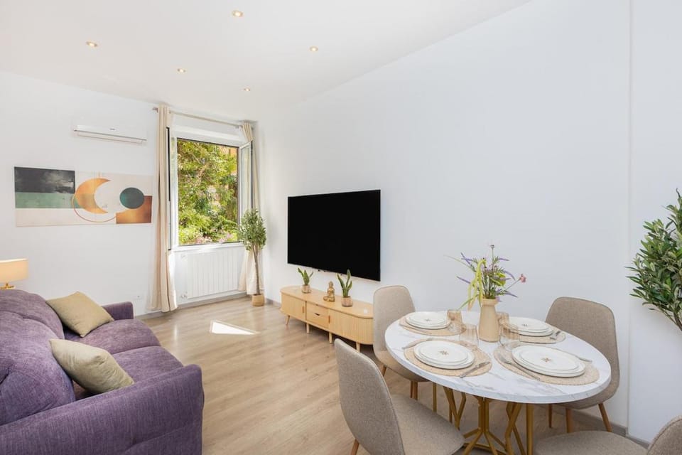 Communal lounge/ TV room, TV and multimedia, Living room, Seating area