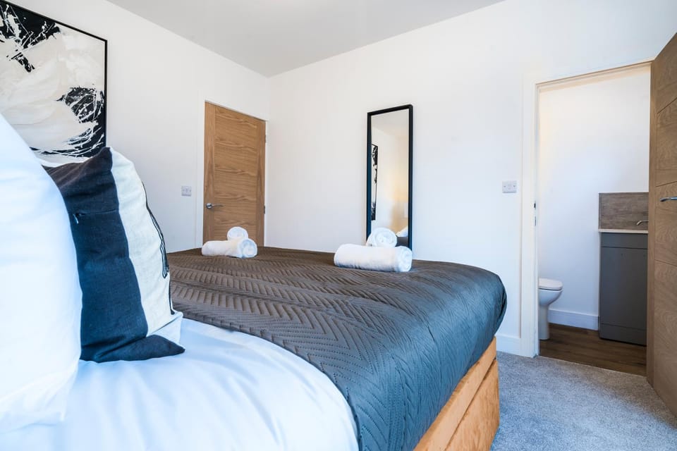Bed, Bathroom, Bedroom
