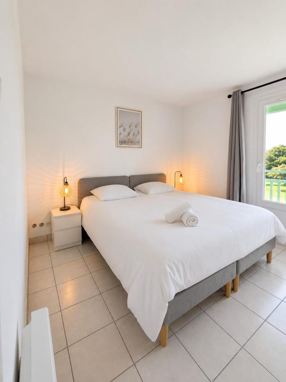 Bed, Bedroom, towels