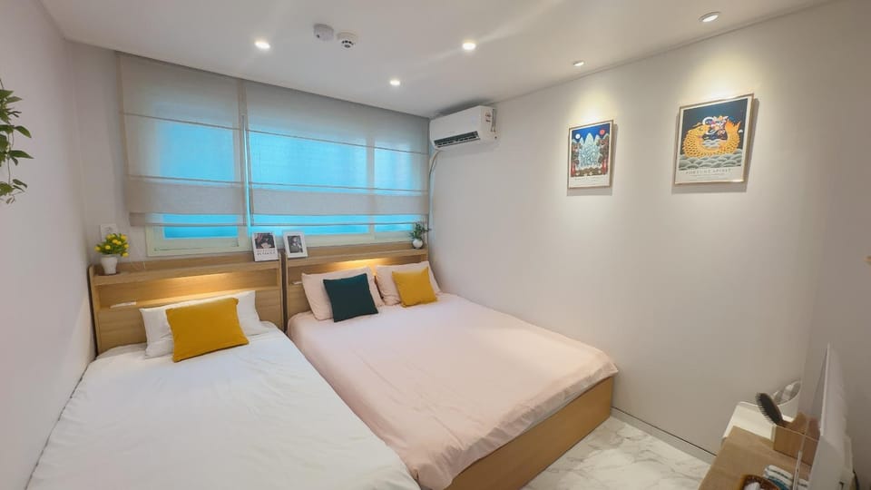 Mapo Station 5 mins Han River Park 1stop Gongdeok Station 1stop Hongdae Sinchon Itaewon 20 mins Apartment in Seoul