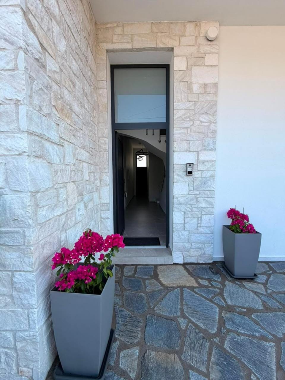 Property building, Facade/entrance