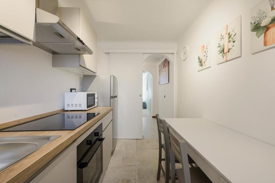 microwave, kitchen