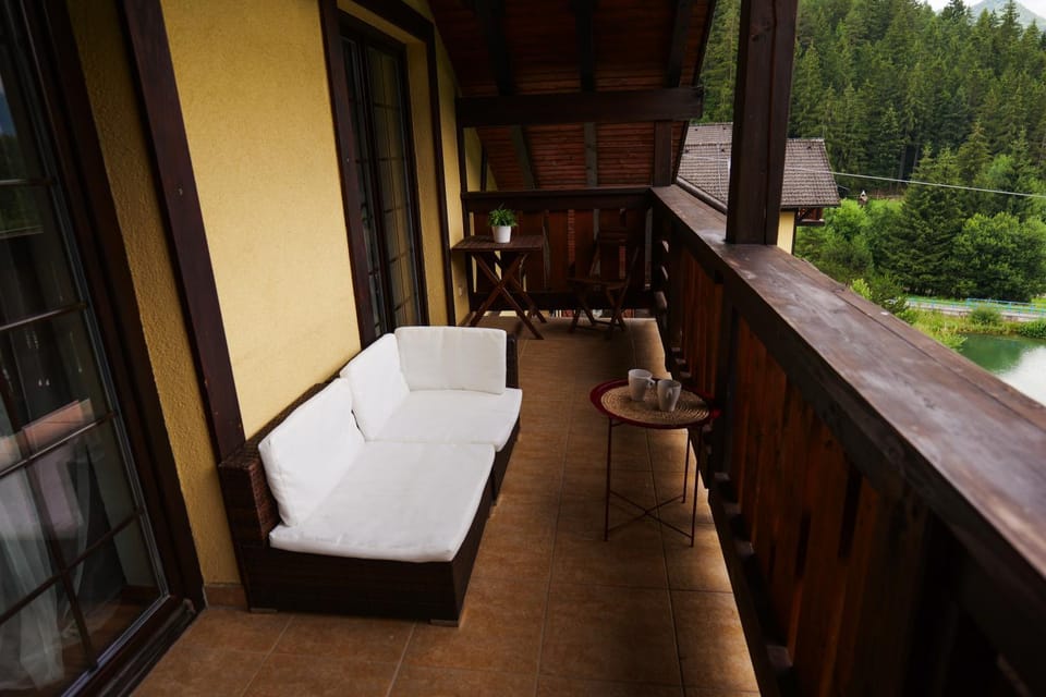 Balcony/Terrace, Lake view