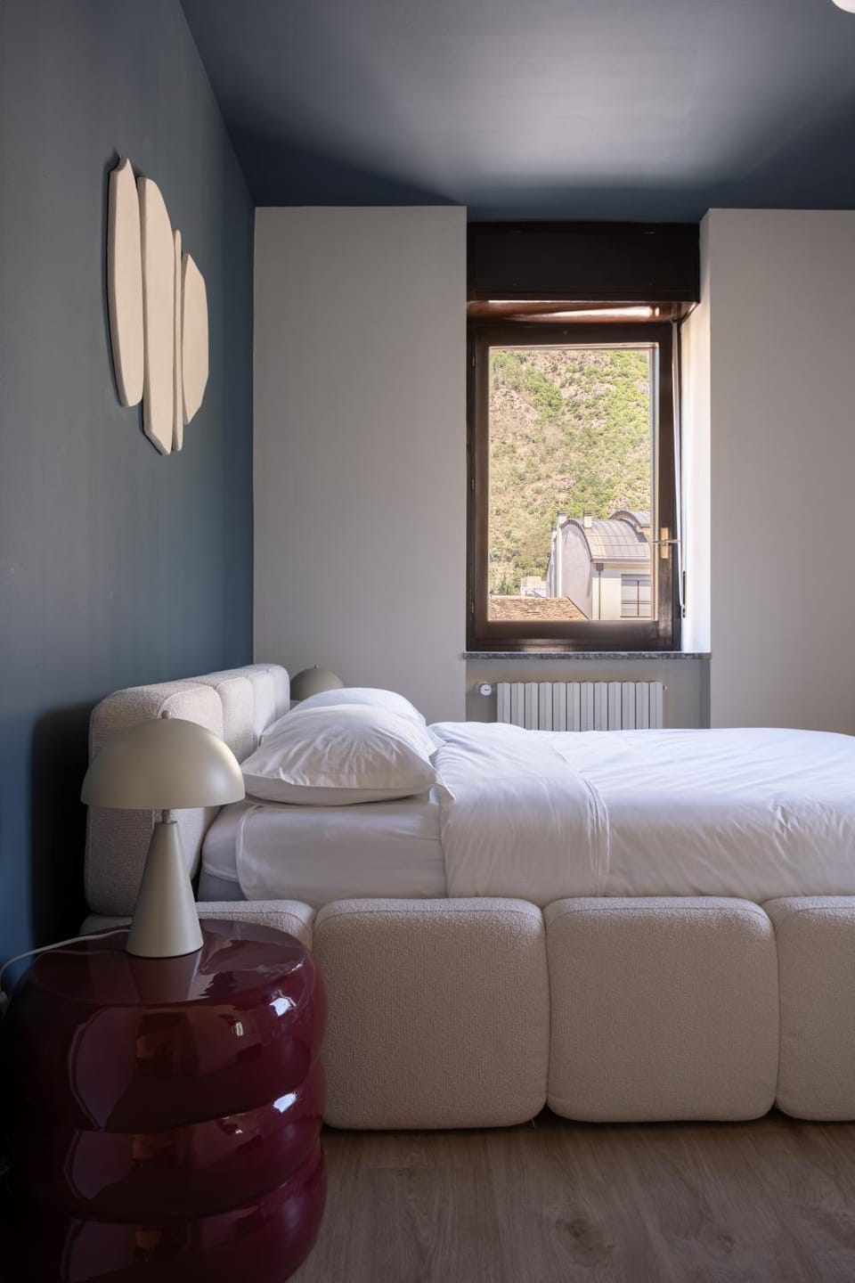 Bed, Bird's eye view, Photo of the whole room, Bedroom