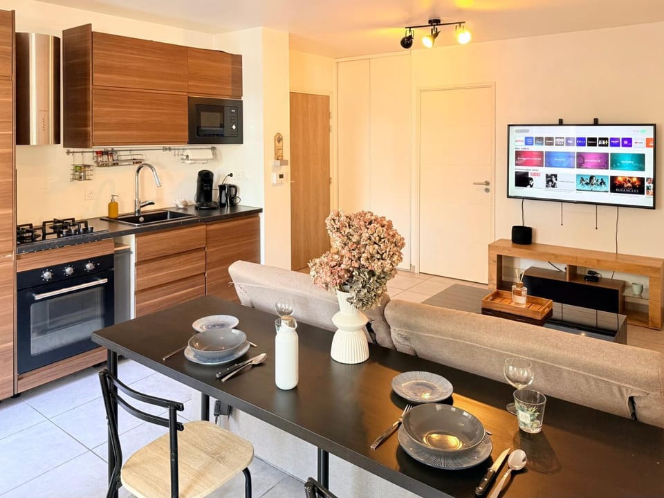 Le Carrare · Terrasse, TV connecté, Ventilateur Apartment in Villeurbanne