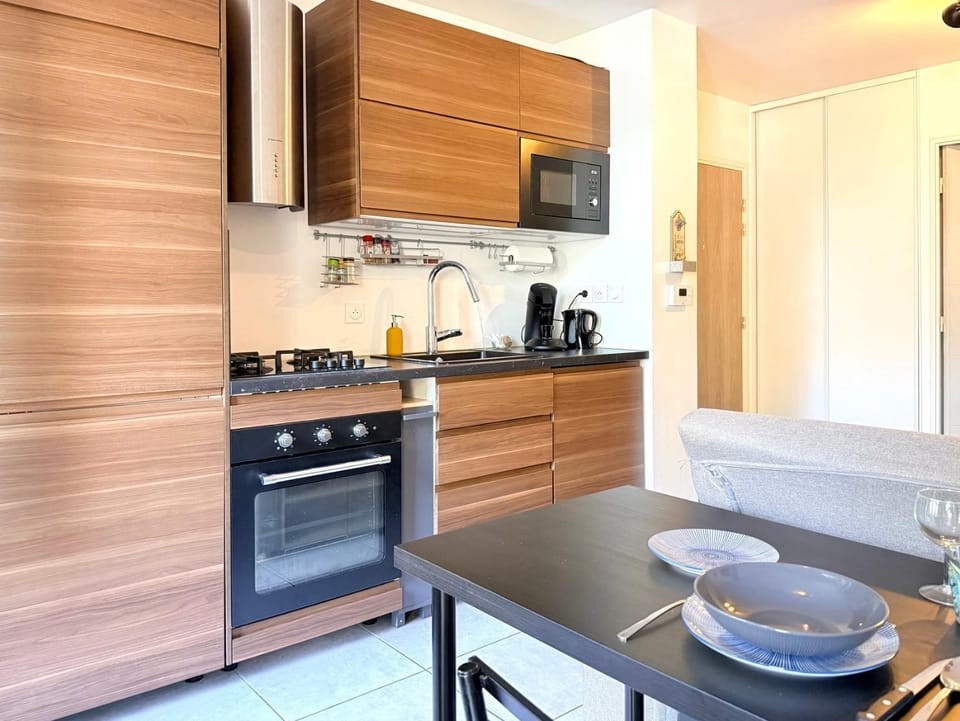 Le Carrare · Terrasse, TV connecté, Ventilateur Apartment in Villeurbanne