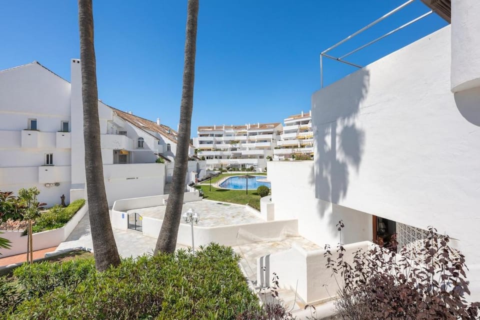 Sea Views - Pool & Mountain - Nueva Andalucia Apartment in Marbella