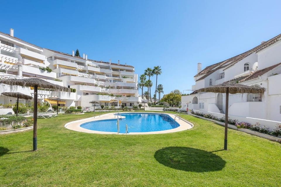 Sea Views - Pool & Mountain - Nueva Andalucia Apartment in Marbella