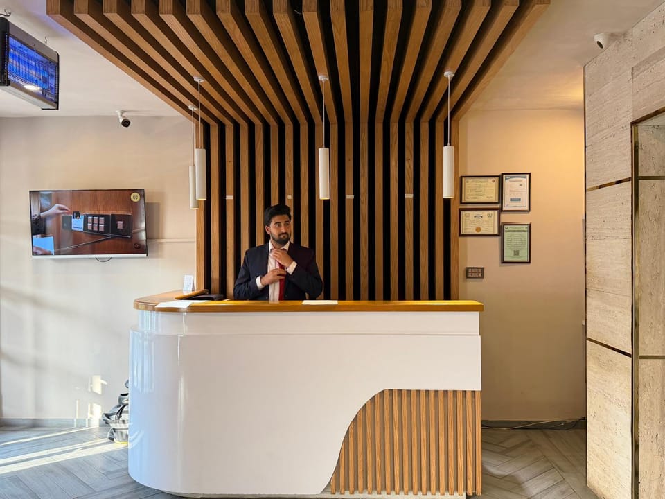 Staff, People, Lobby or reception, group of guests