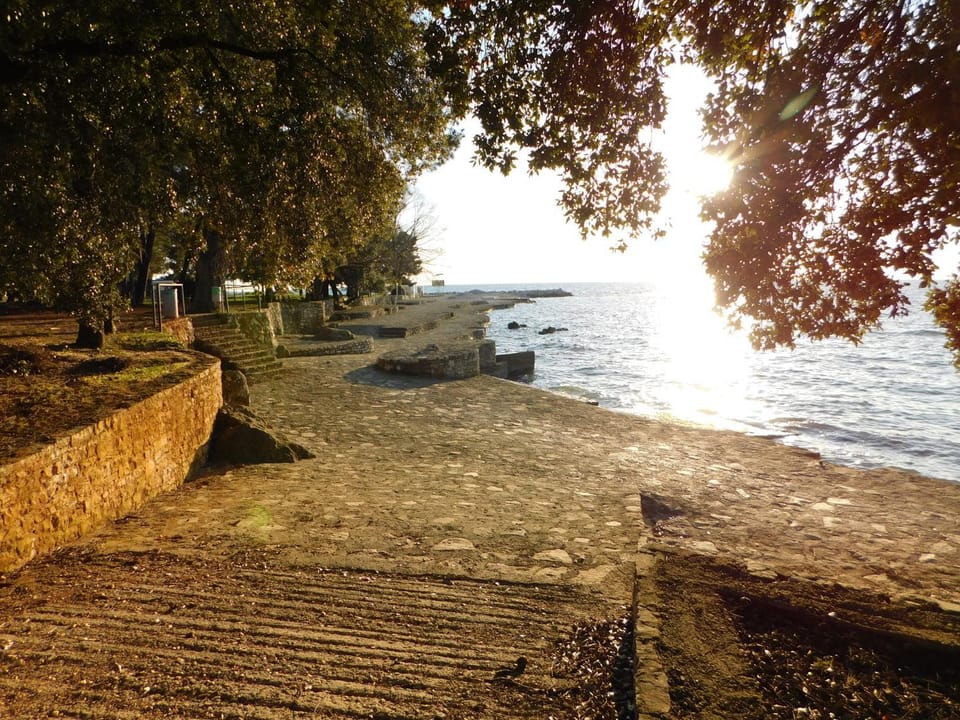 Neighbourhood, Beach