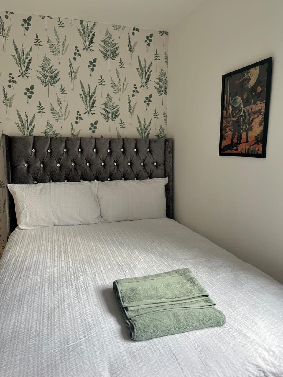 Spacious 6 bed sleeps 12 with free parking central Sheffield House in Sheffield