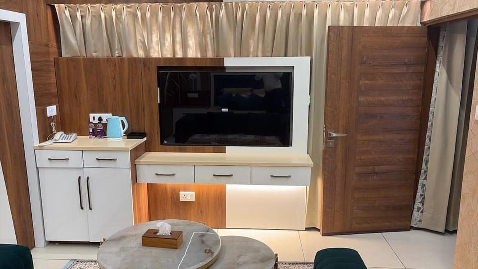 TV and multimedia, Seating area, minibar