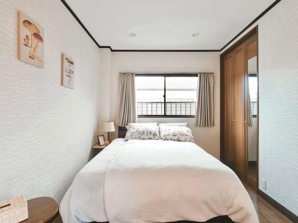 Family, group, 13 people, Namba, Shinsaibashi, Kuromon Market, Tsutenkaku, Umeda, Universal Studios, convenient transportation in the city and airport Villa in Osaka