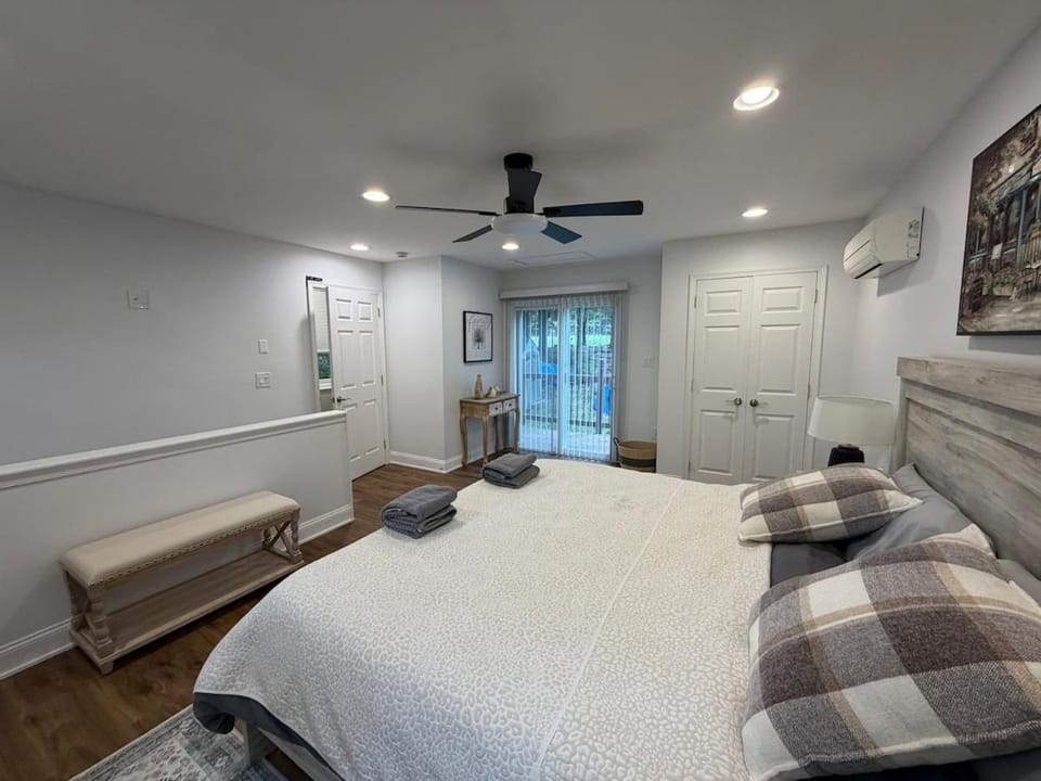 Bed, Balcony/Terrace, Photo of the whole room, Bedroom