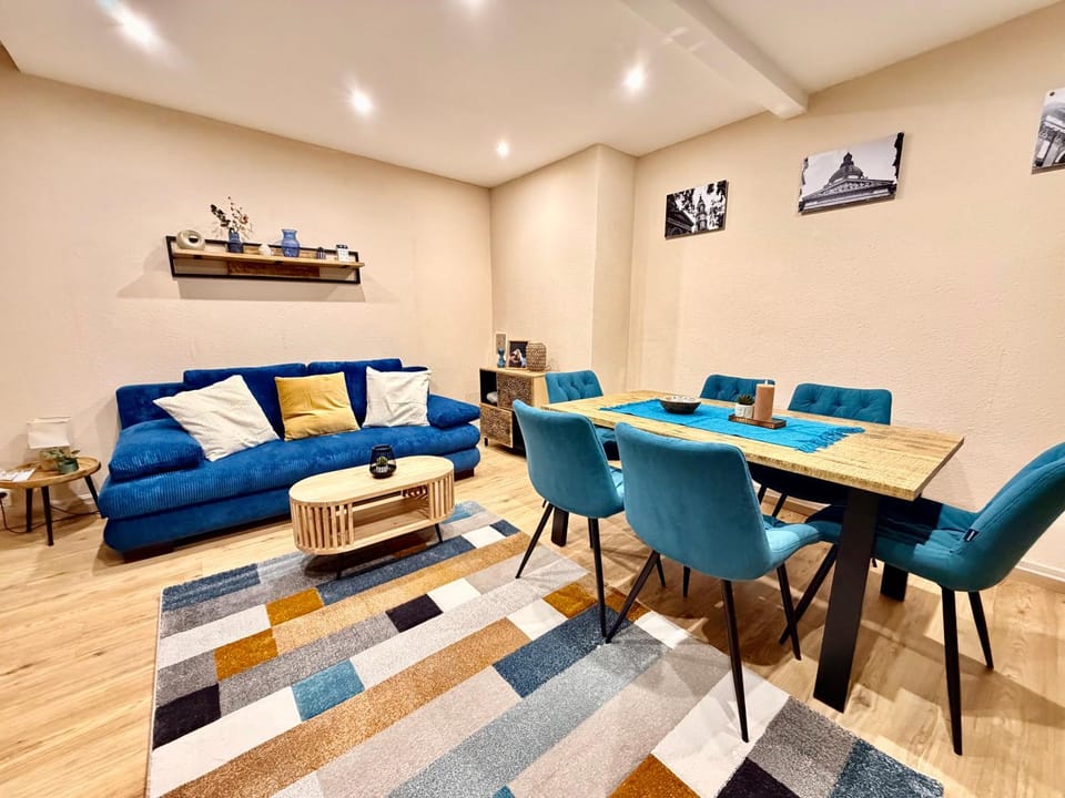 Living room, Dining area