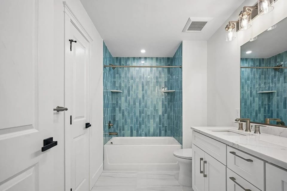 Luxury Top-Floor 3BR Condo with Pool, Just 2 Blocks from the Beach! Apartment in Wildwood