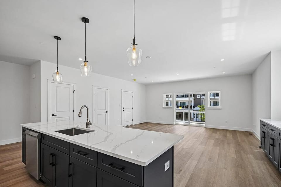 Luxury Top-Floor 3BR Condo with Pool, Just 2 Blocks from the Beach! Apartment in Wildwood