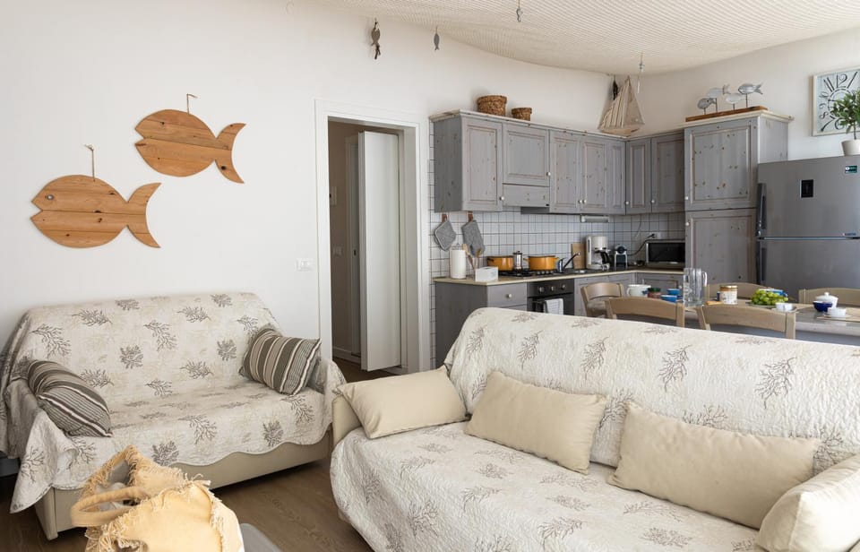 Kitchen or kitchenette, Living room, Seating area, Dining area, pet friendly, stove