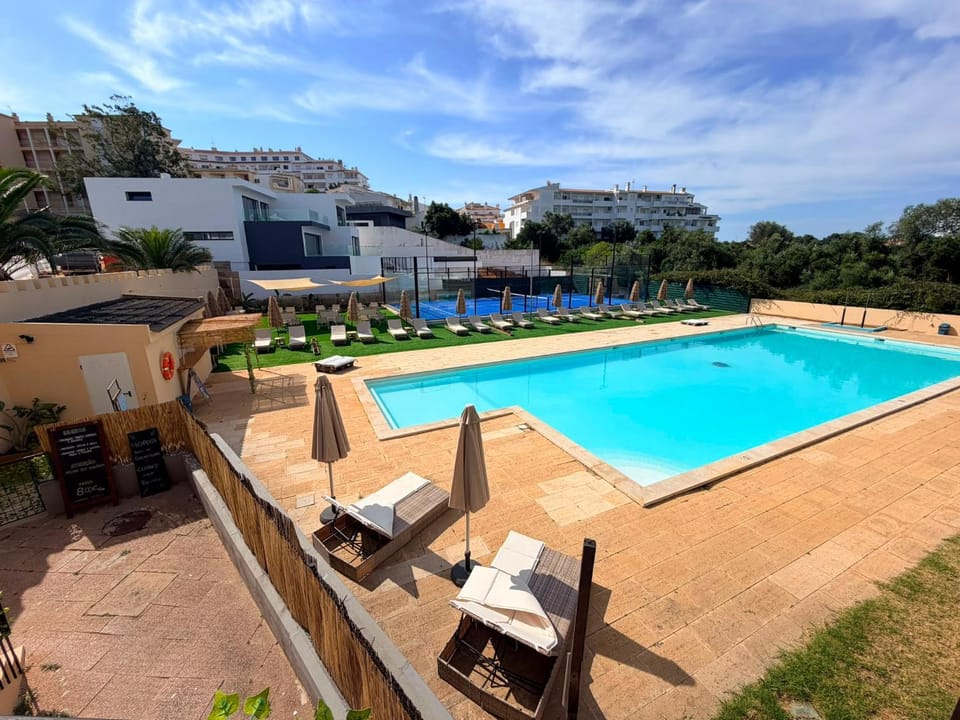 Restaurant/places to eat, Lounge or bar, Swimming pool