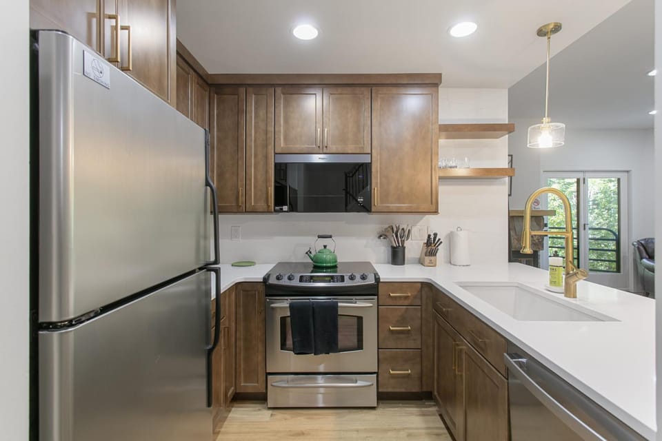Mountain Escape with Loft & Private Deck condo Apartment in Park City