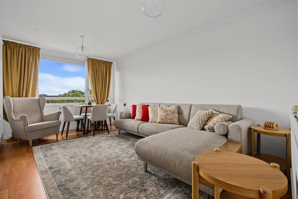 A modern, comfortable flat in West London near Kew Gardens Apartment in Brentford