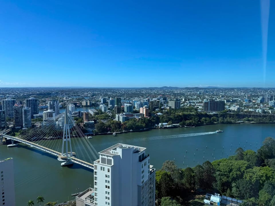 Level 43 Water Views - 2BR - Sleeps 6 & Baby Stay Apartment in Kangaroo Point