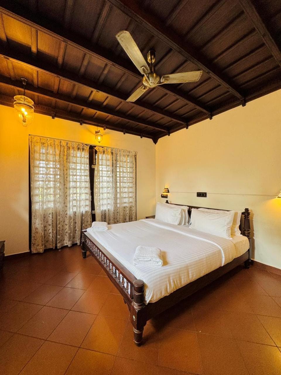 Heritage Waterfront Villa with Private Pool-Aluva Villa in Kochi
