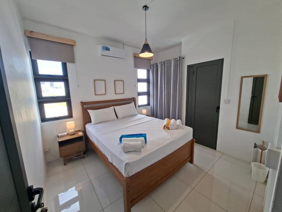 Bed, Bathroom, Photo of the whole room, Bedroom, towels