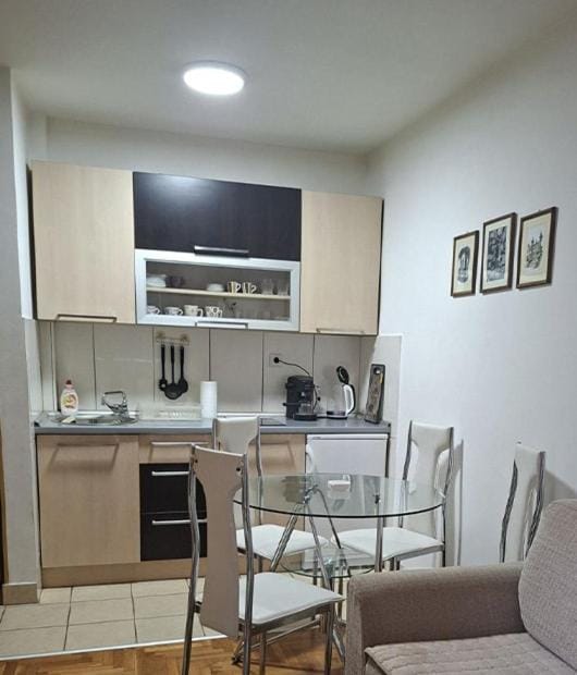 Kitchen or kitchenette, Living room, Seating area, Dining area, minibar, pet friendly, stove, kitchen