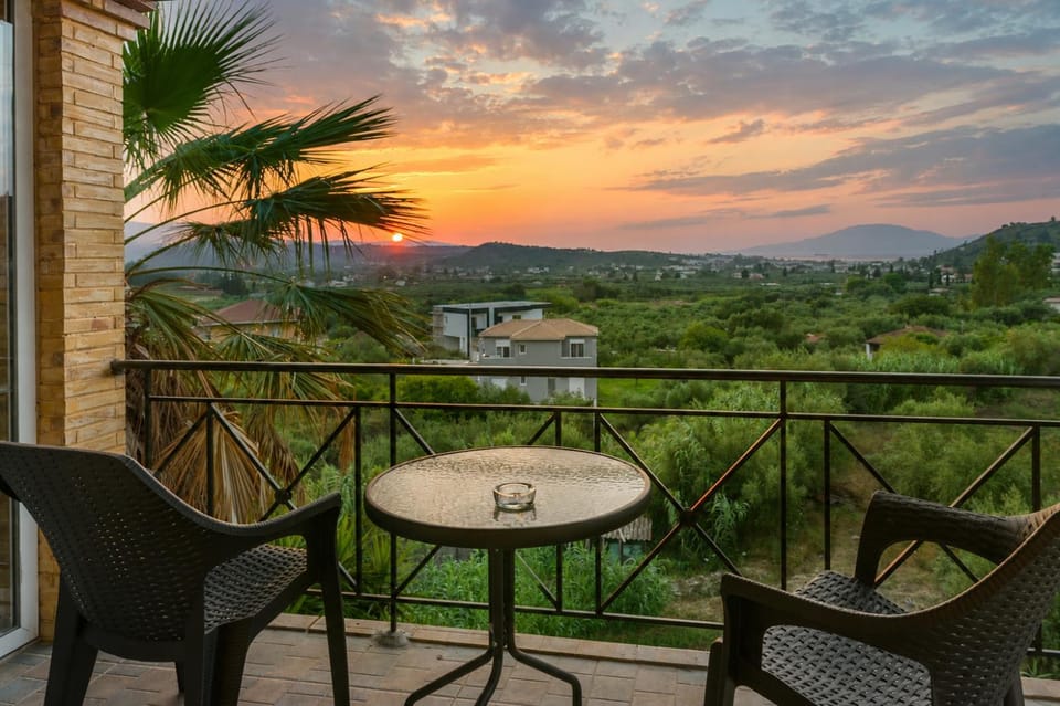 Natural landscape, View (from property/room), Balcony/Terrace, Mountain view, Sunset