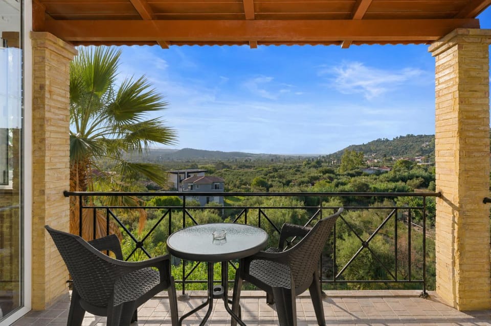Property building, Spring, Day, Natural landscape, View (from property/room), Balcony/Terrace, Dining area, Mountain view