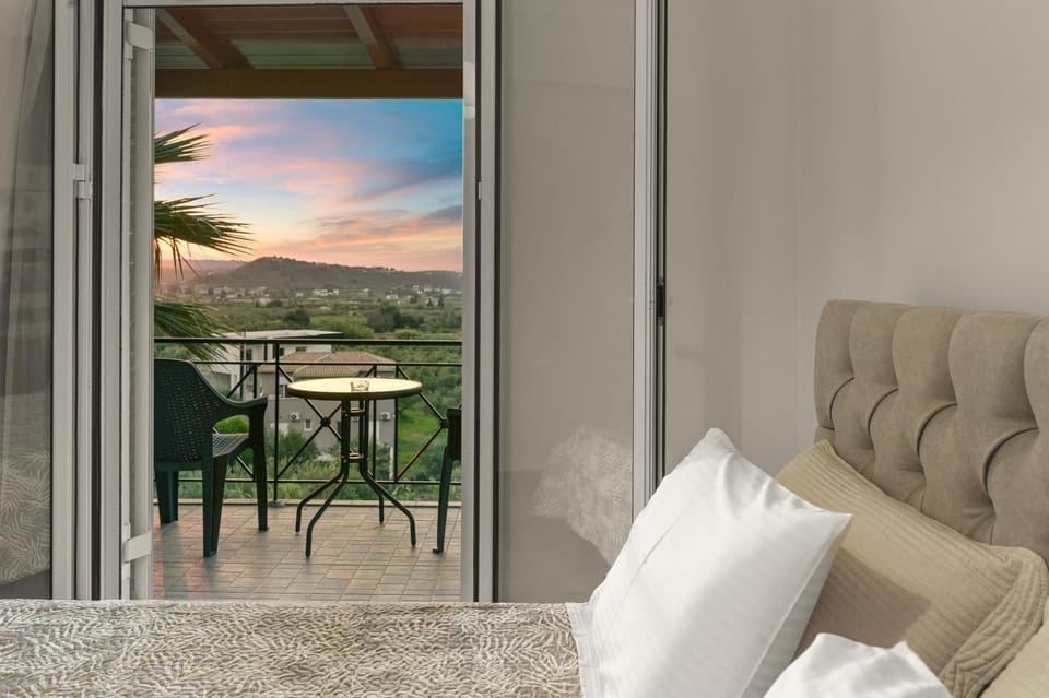 Bed, Natural landscape, View (from property/room), Balcony/Terrace, Photo of the whole room, Bedroom, Mountain view