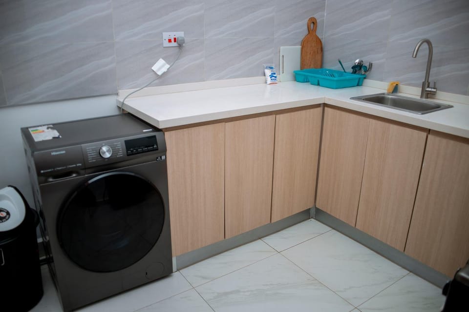 Kitchen or kitchenette, toaster, washing machine, kitchen