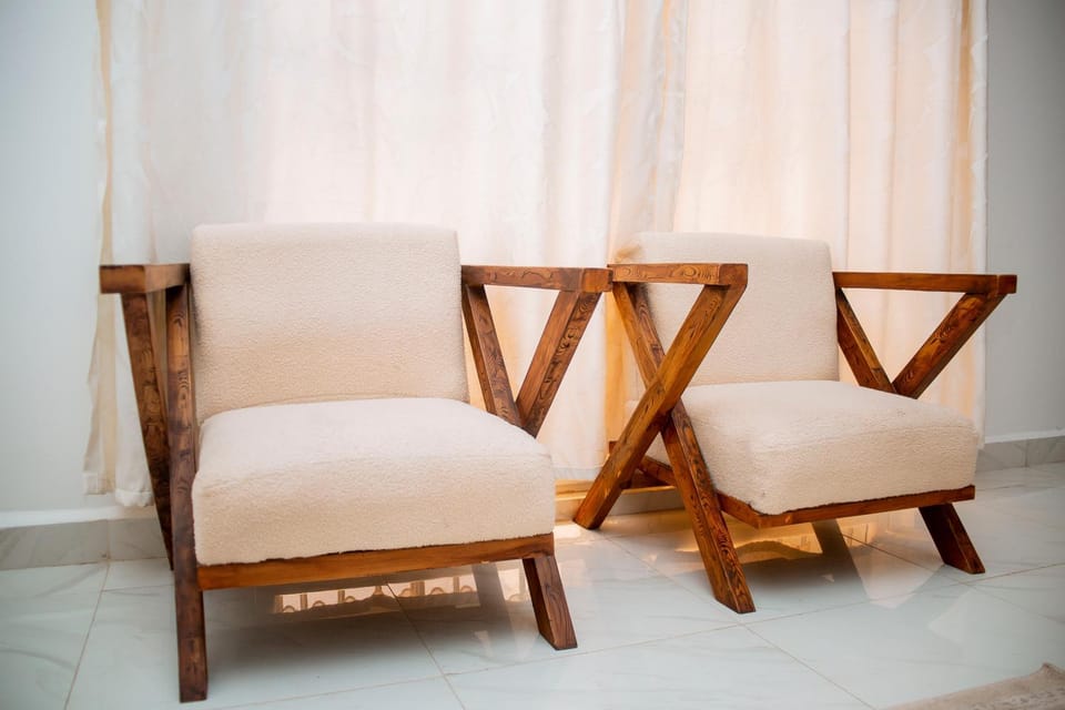 View (from property/room), Living room, Decorative detail, Seating area, air conditioner
